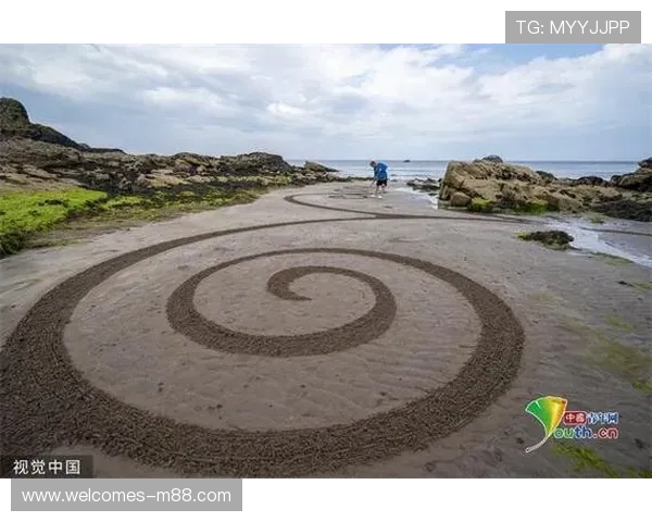 五彩沙滩上的创意冒险探索如何通过不同颜色的沙子混合打造专属艺术世界